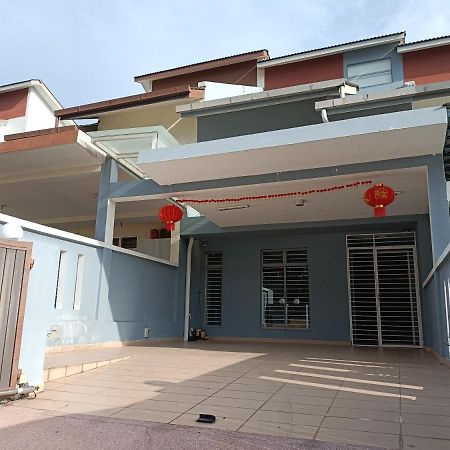 Entire Residential Home•Jia Residences Bkt Serdang沙登温暖的家 Seri Kembangan Eksteriør bilde