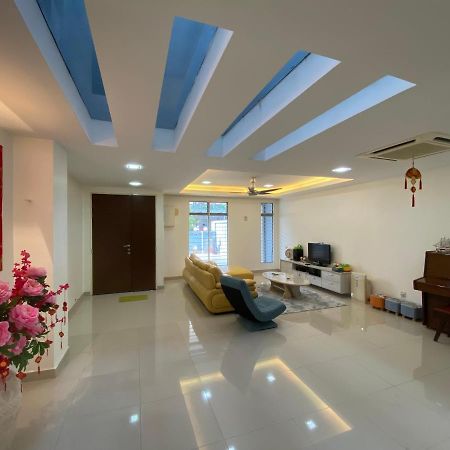 Entire Residential Home•Jia Residences Bkt Serdang沙登温暖的家 Seri Kembangan Eksteriør bilde