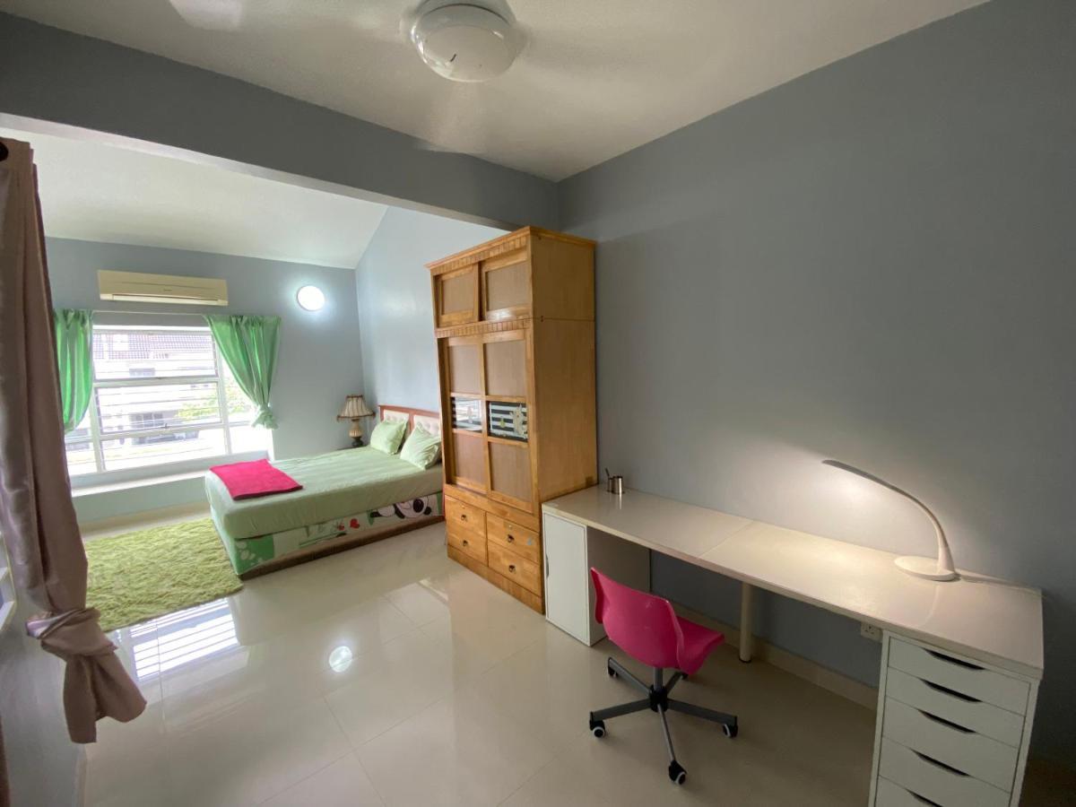 Entire Residential Home•Jia Residences Bkt Serdang沙登温暖的家 Seri Kembangan Eksteriør bilde